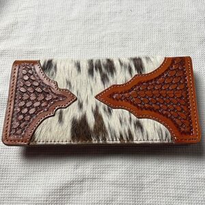 Men's or Women's Unisex Bifold Checkbook Wallet Cowhide and Leather